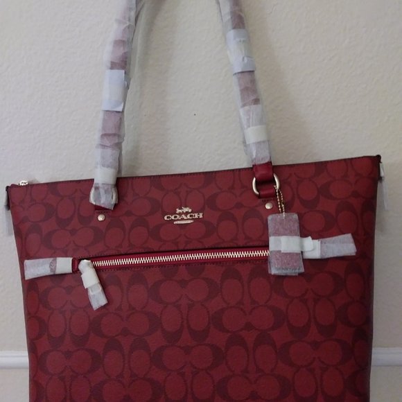 Coach Gallery Tote Red Signature Canvas - Picture 13 of 16